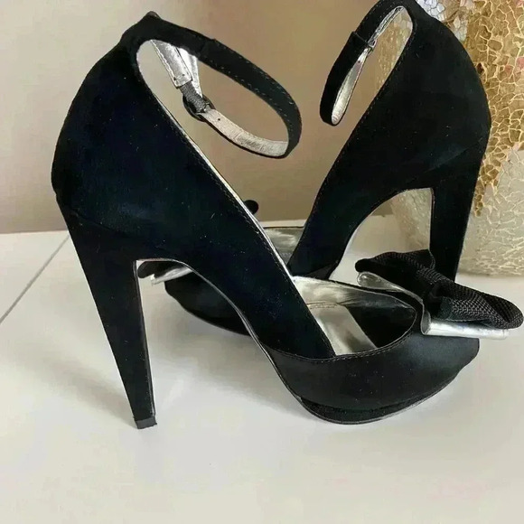 Bebe Hollace Black Peep Toe Heels Size 7 - Picture 9 of 13